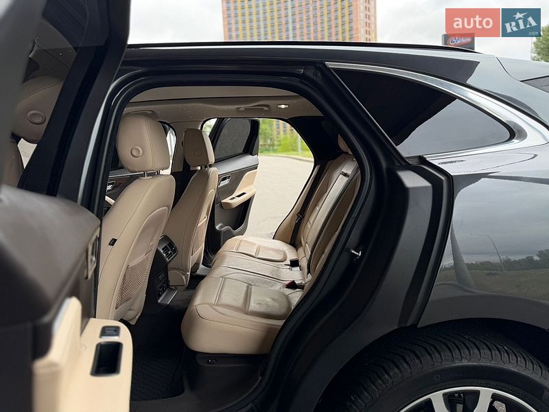 Внедорожник / Кроссовер Jaguar F-Pace 2016 в Киеве