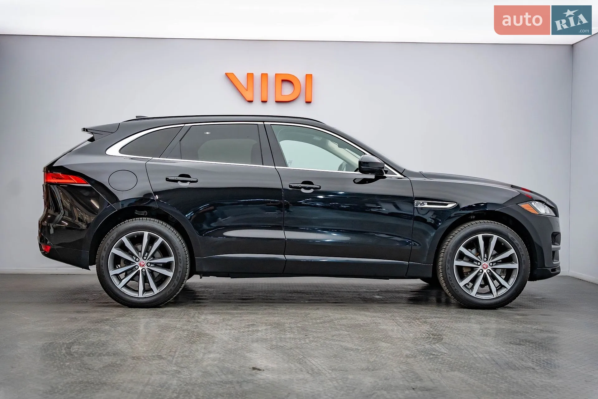 2017 Jaguar F-Pace - мініатюра 4