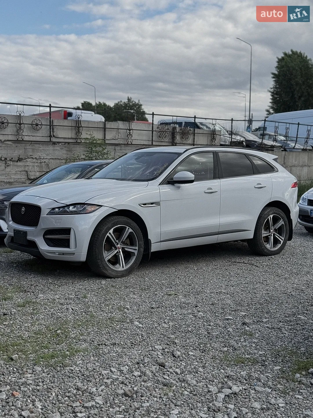 2017 Jaguar F-Pace - мініатюра 2