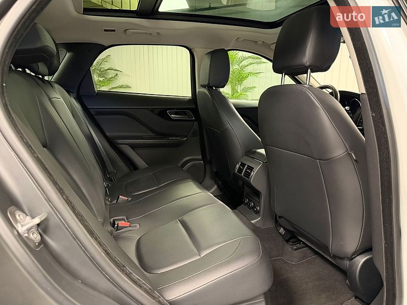 Внедорожник / Кроссовер Jaguar F-Pace 2016 в Киеве