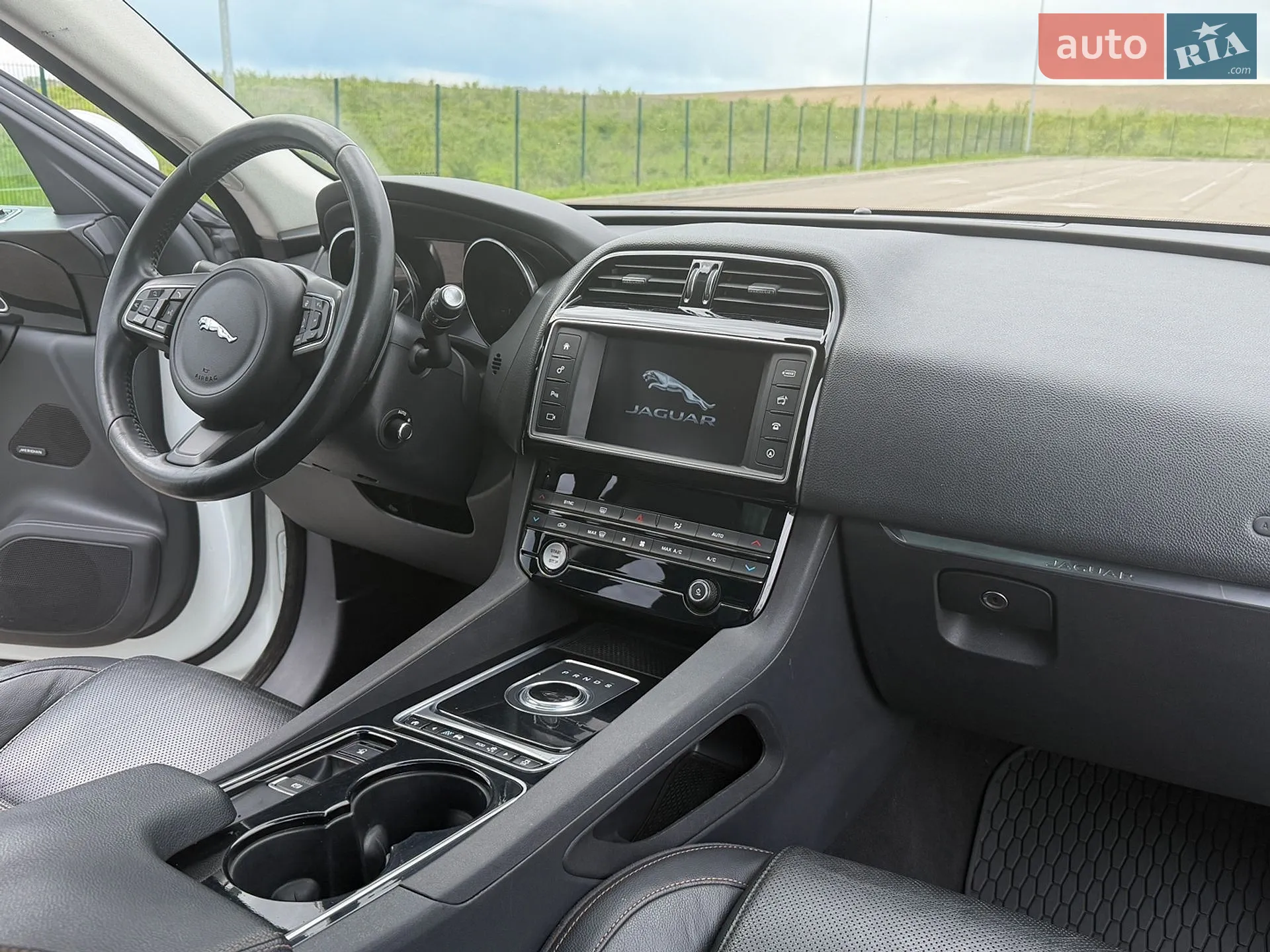 2017 Jaguar F-Pace - мініатюра 15