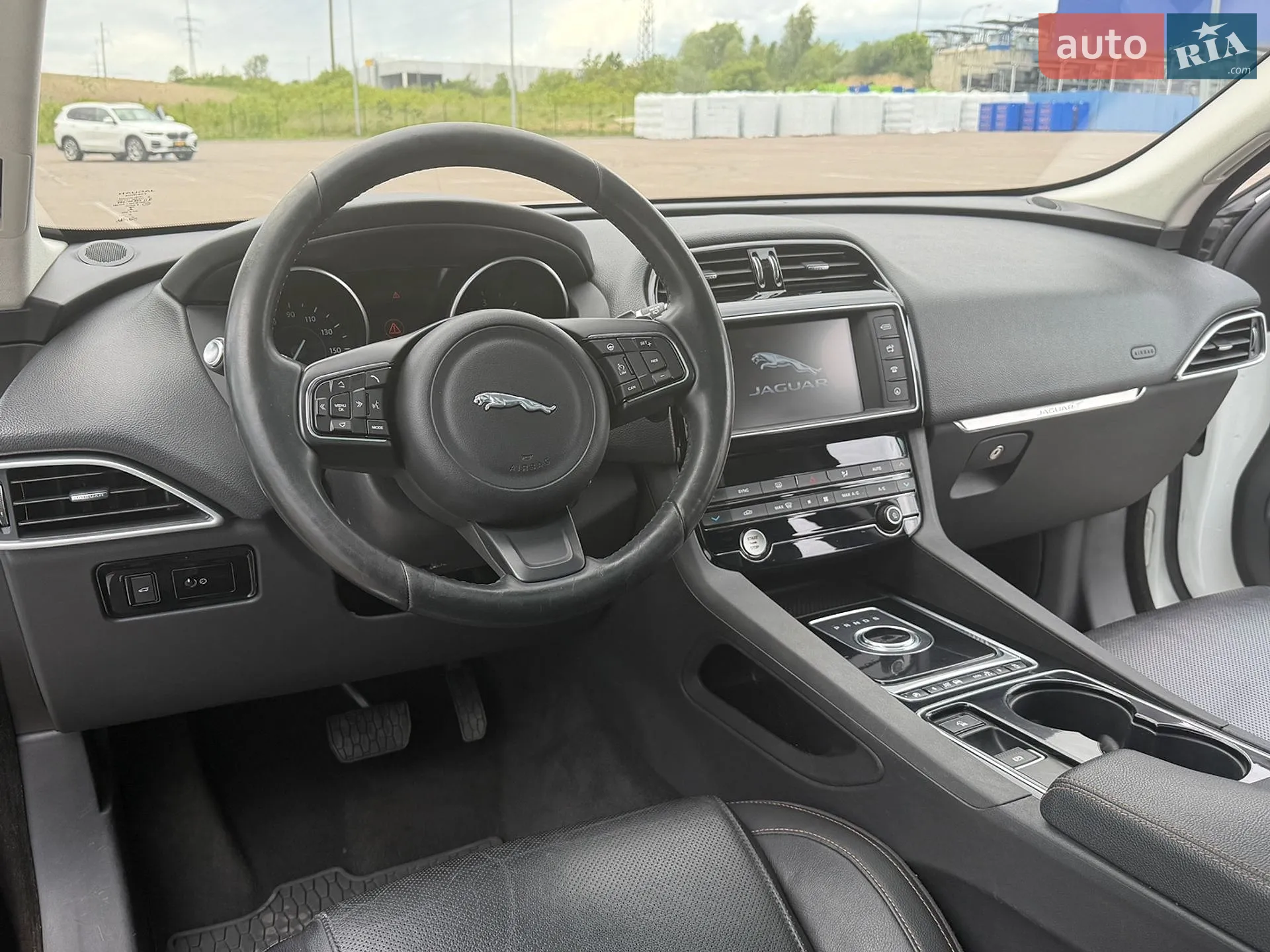 2017 Jaguar F-Pace - мініатюра 16