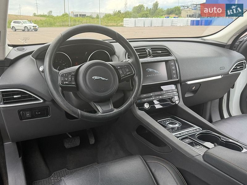 Позашляховик / Кросовер Jaguar F-Pace 2017 в Рівному