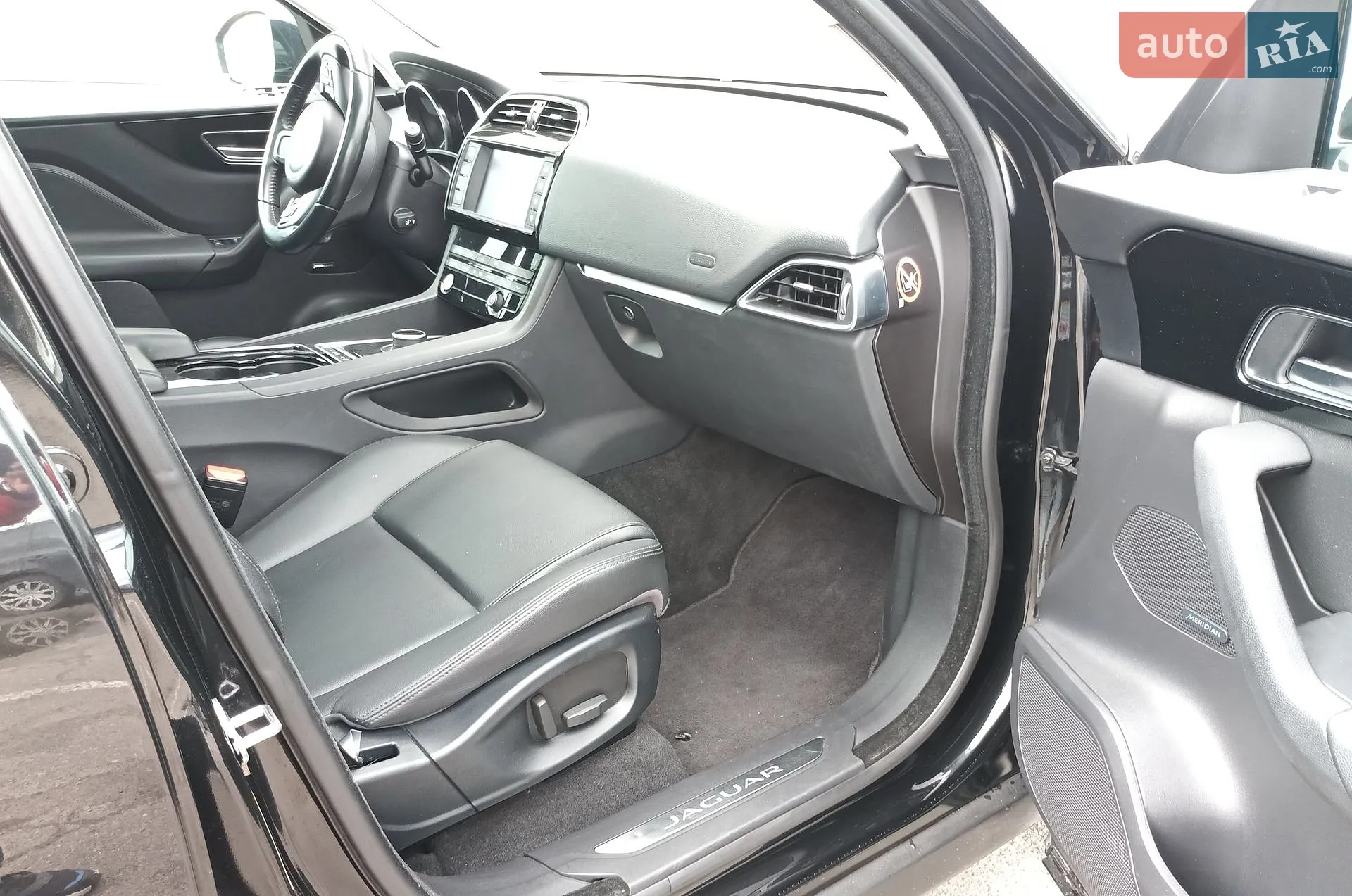 2016 Jaguar F-Pace - мініатюра 18