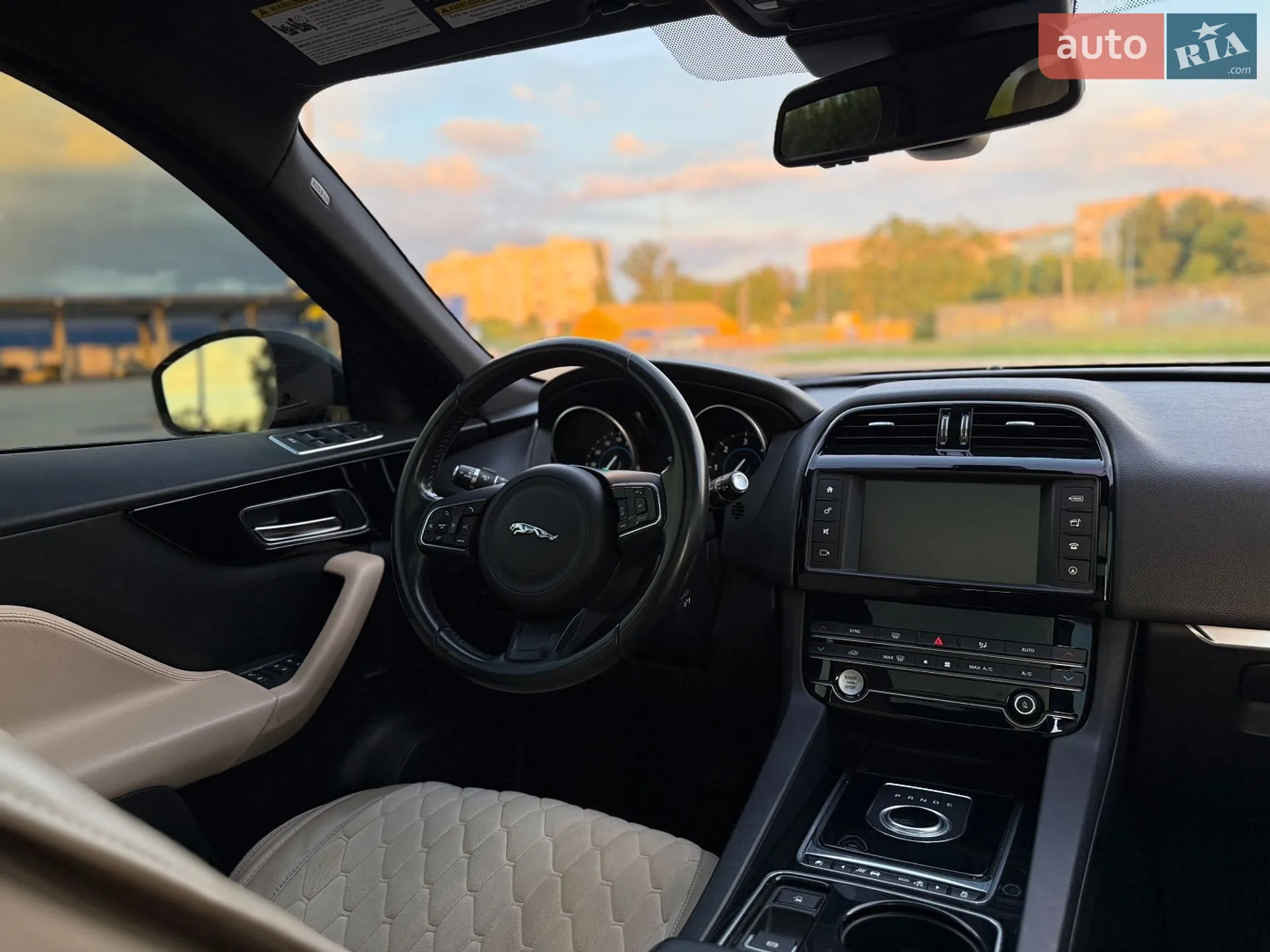 2016 Jaguar F-Pace - мініатюра 18
