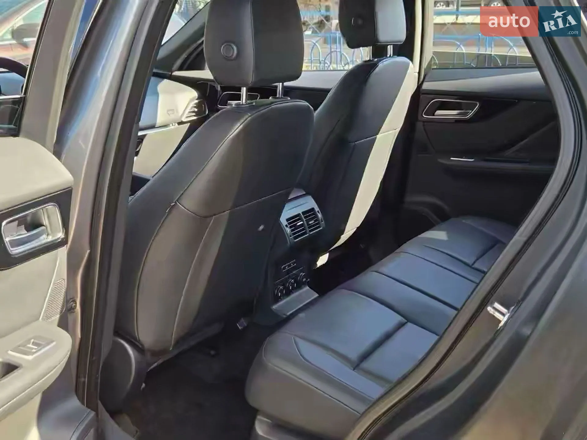 2016 Jaguar F-Pace - мініатюра 19
