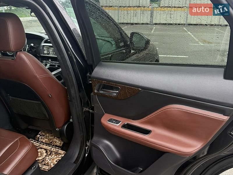 Позашляховик / Кросовер Jaguar F-Pace 2016 в Києві