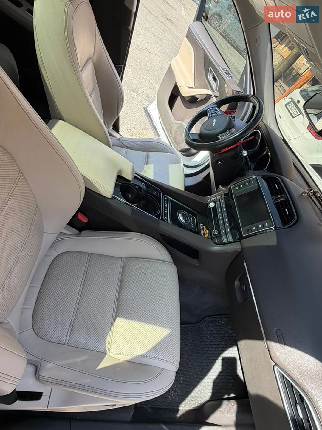 2016 Jaguar F-Pace - мініатюра 8