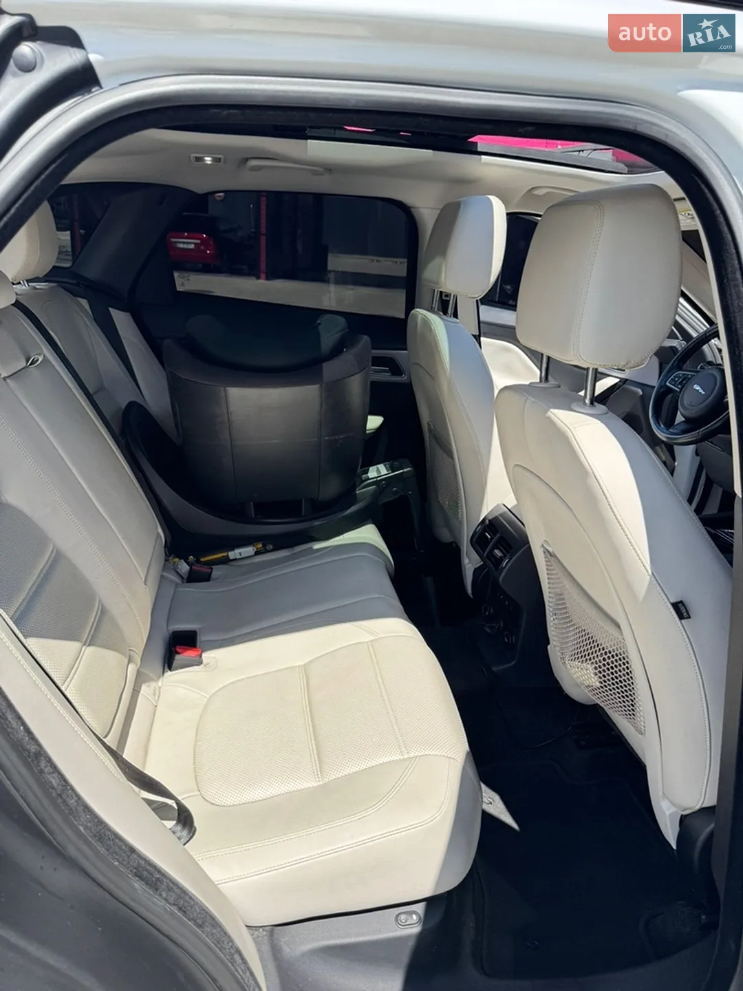 2016 Jaguar F-Pace - мініатюра 16