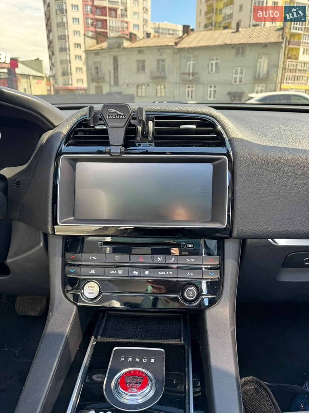 2016 Jaguar F-Pace - мініатюра 23