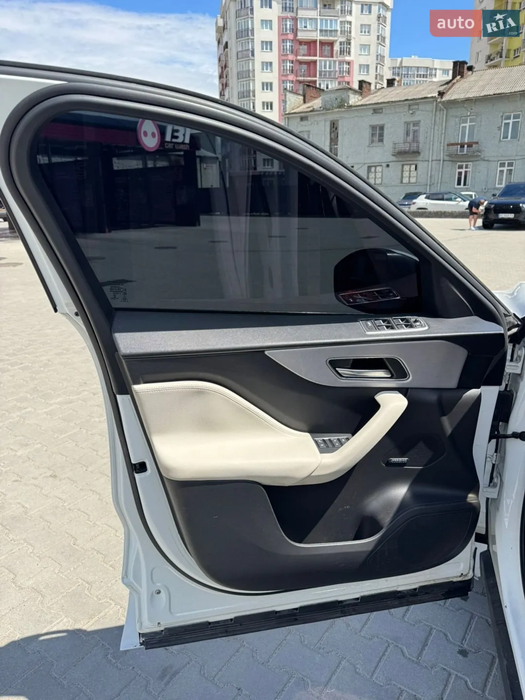 2016 Jaguar F-Pace - мініатюра 28