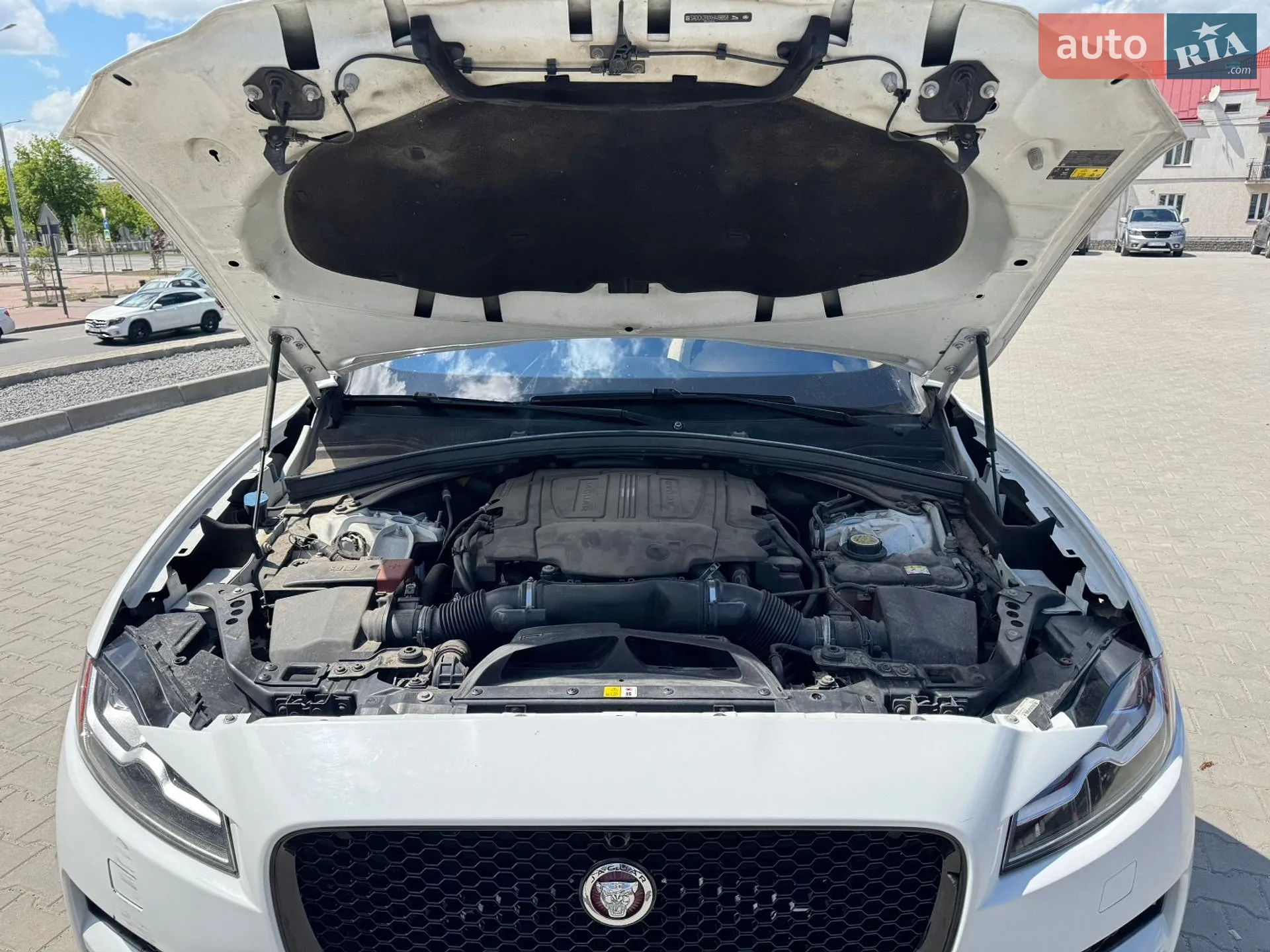 2016 Jaguar F-Pace - мініатюра 30