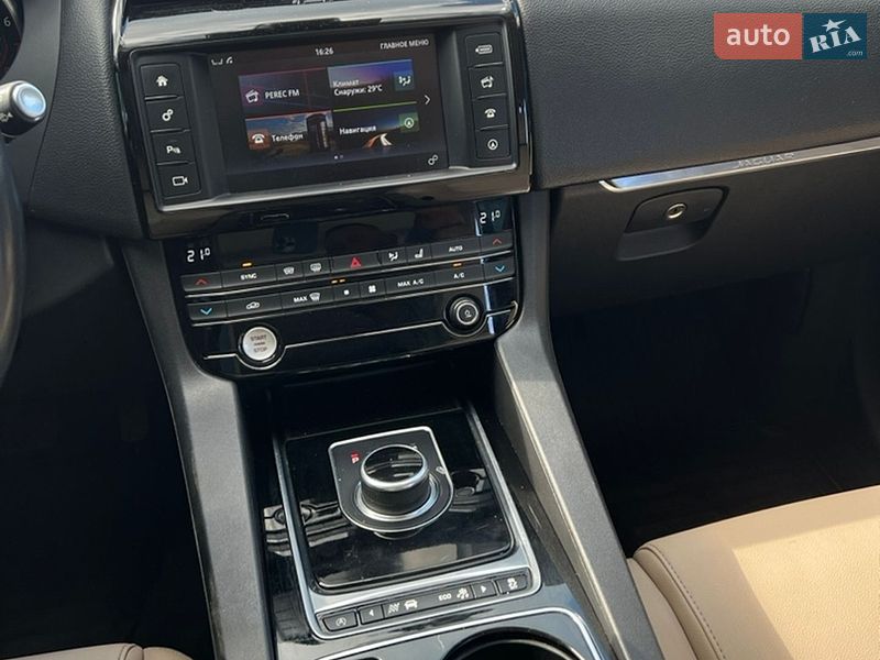 Внедорожник / Кроссовер Jaguar F-Pace 2016 в Киеве