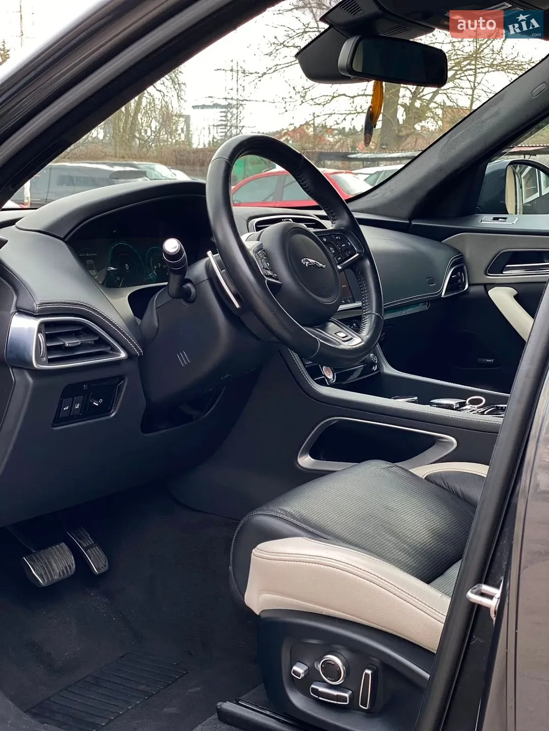 2018 Jaguar F-Pace - мініатюра 25