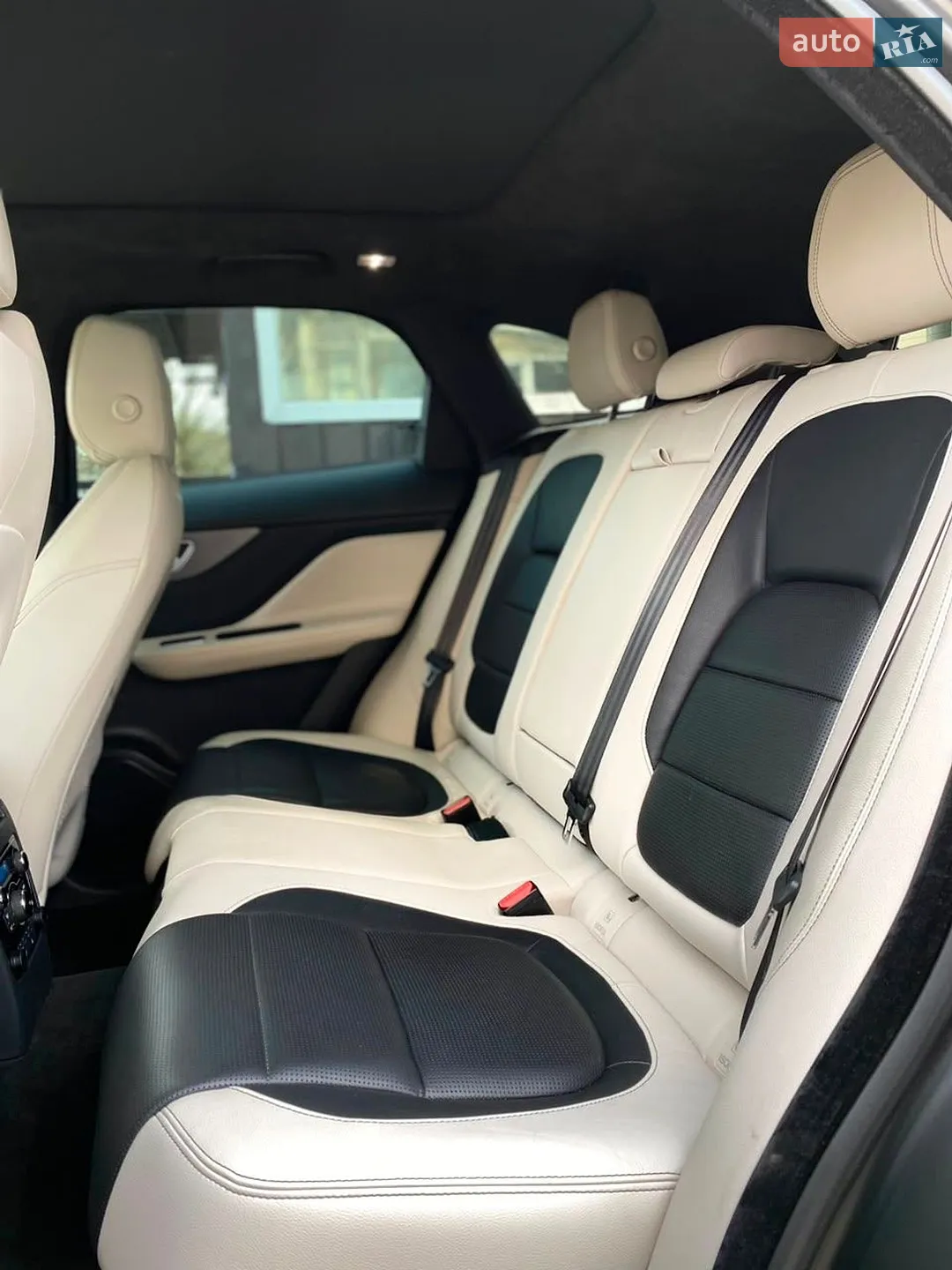2018 Jaguar F-Pace - мініатюра 34