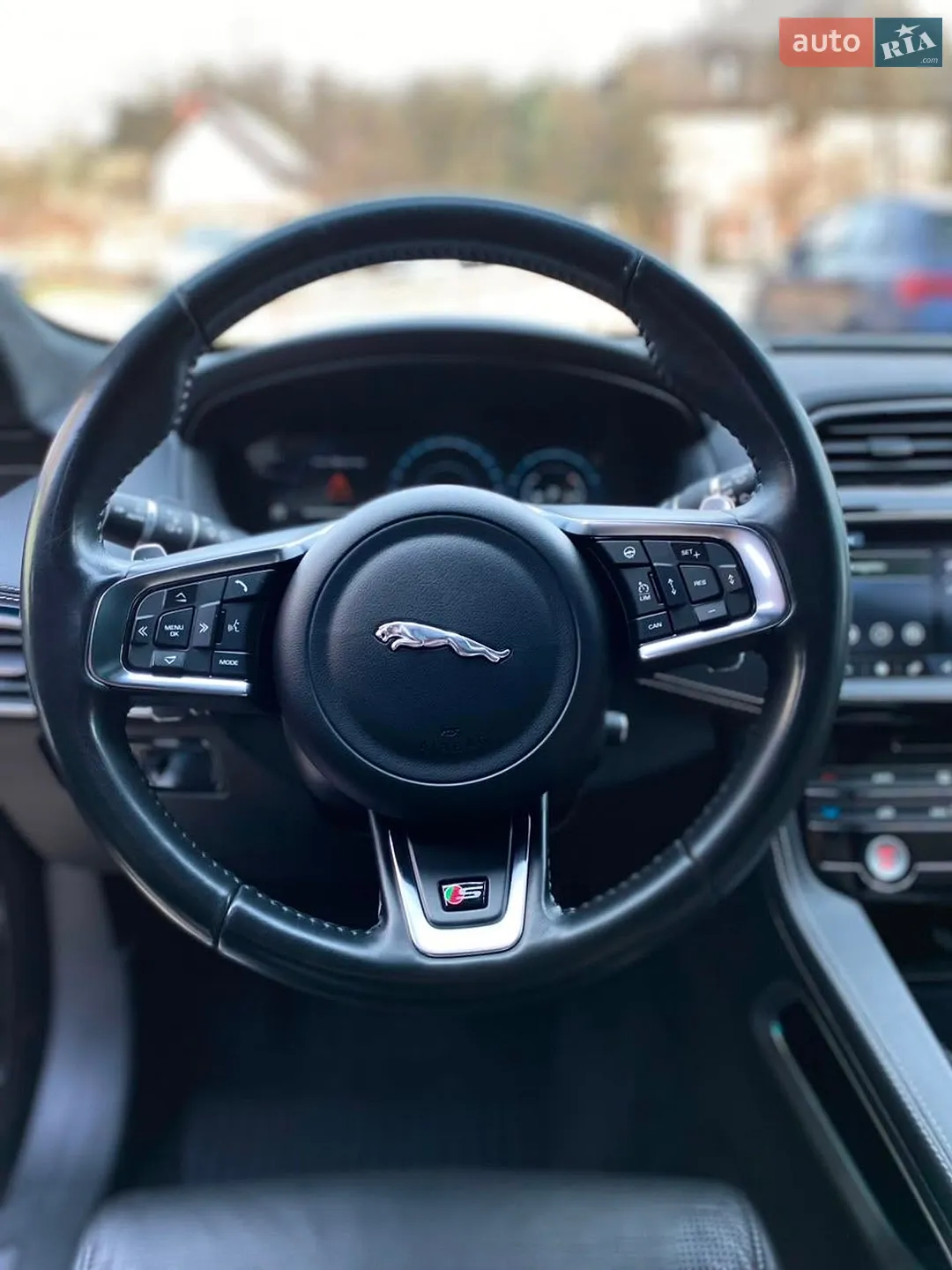 2018 Jaguar F-Pace - мініатюра 38