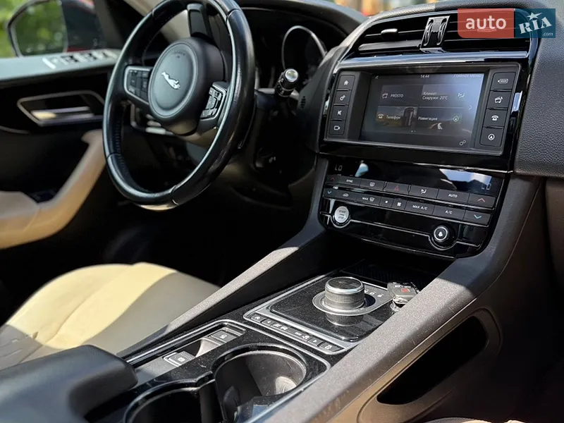 Jaguar F-Pace 2016 VIN SADCJ2BV8HA063517 фото оголошення 16 з 60