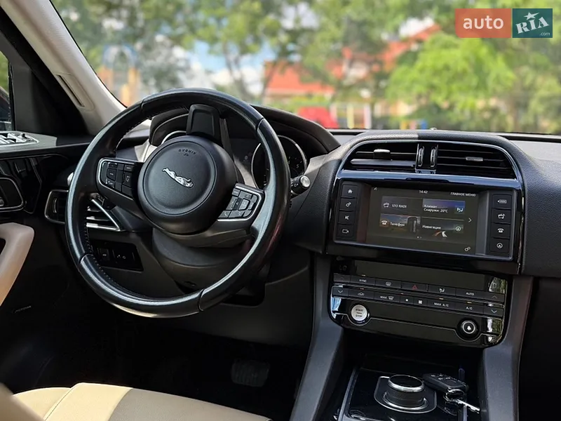 Jaguar F-Pace 2016 VIN SADCJ2BV8HA063517 фото оголошення 3 з 60