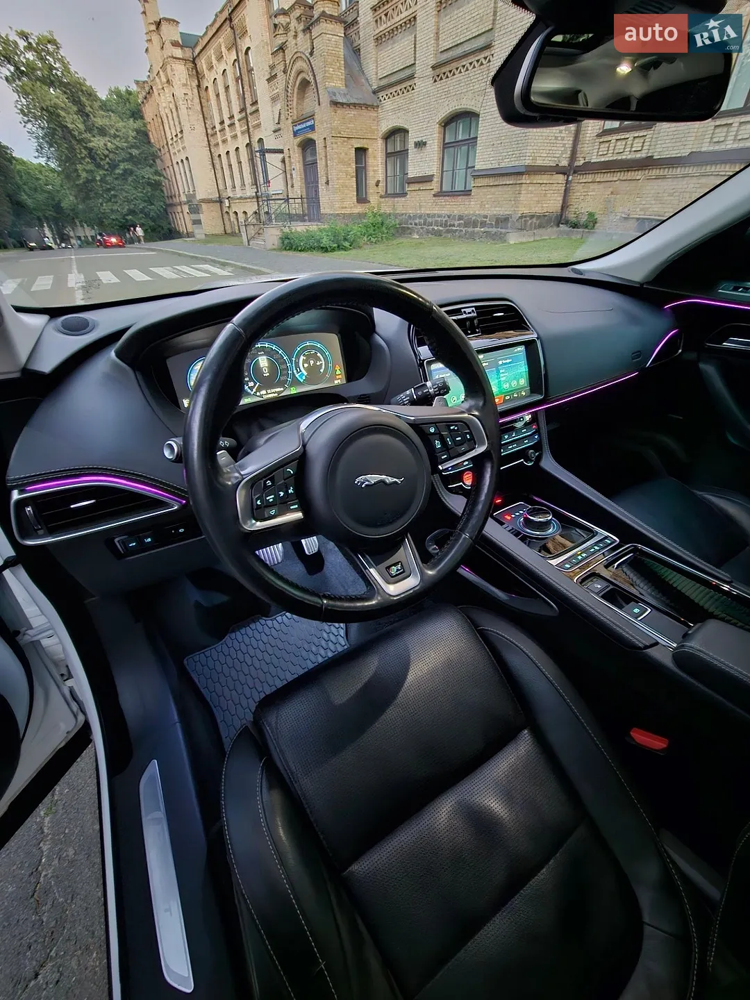 2017 Jaguar F-Pace - мініатюра 24