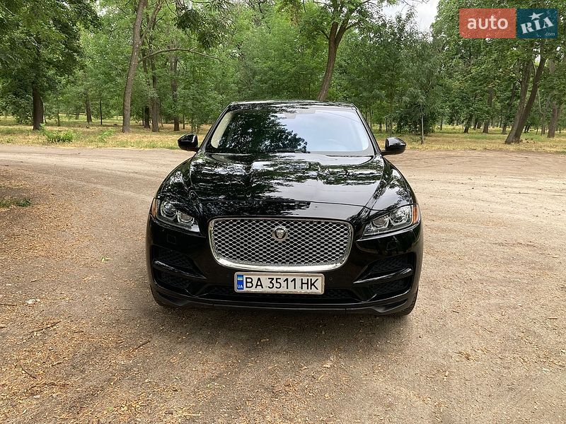 Jaguar F-Pace, photos from the listing