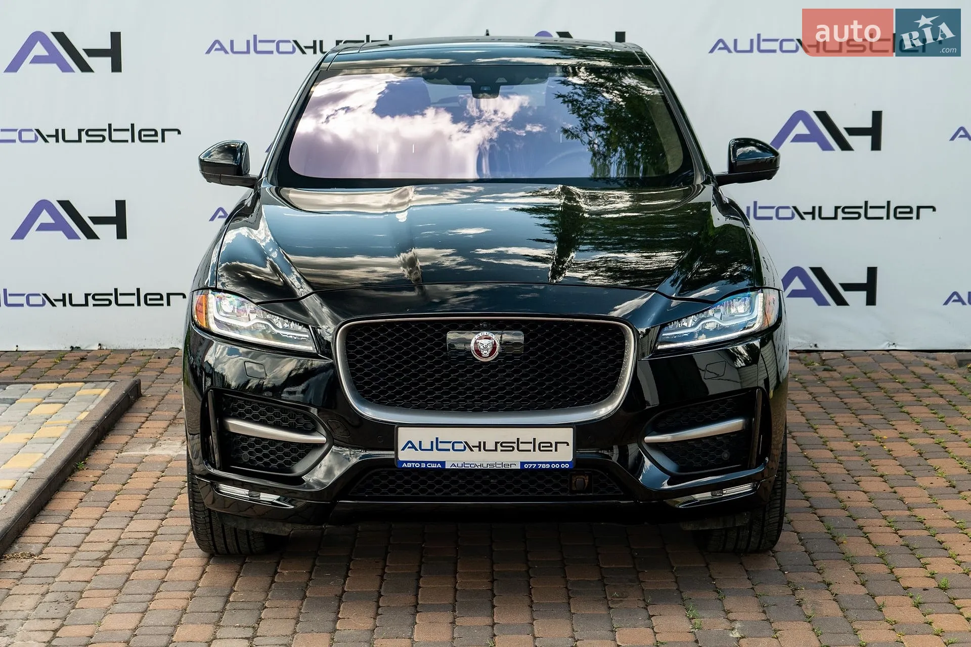 2019 Jaguar F-Pace - мініатюра 2