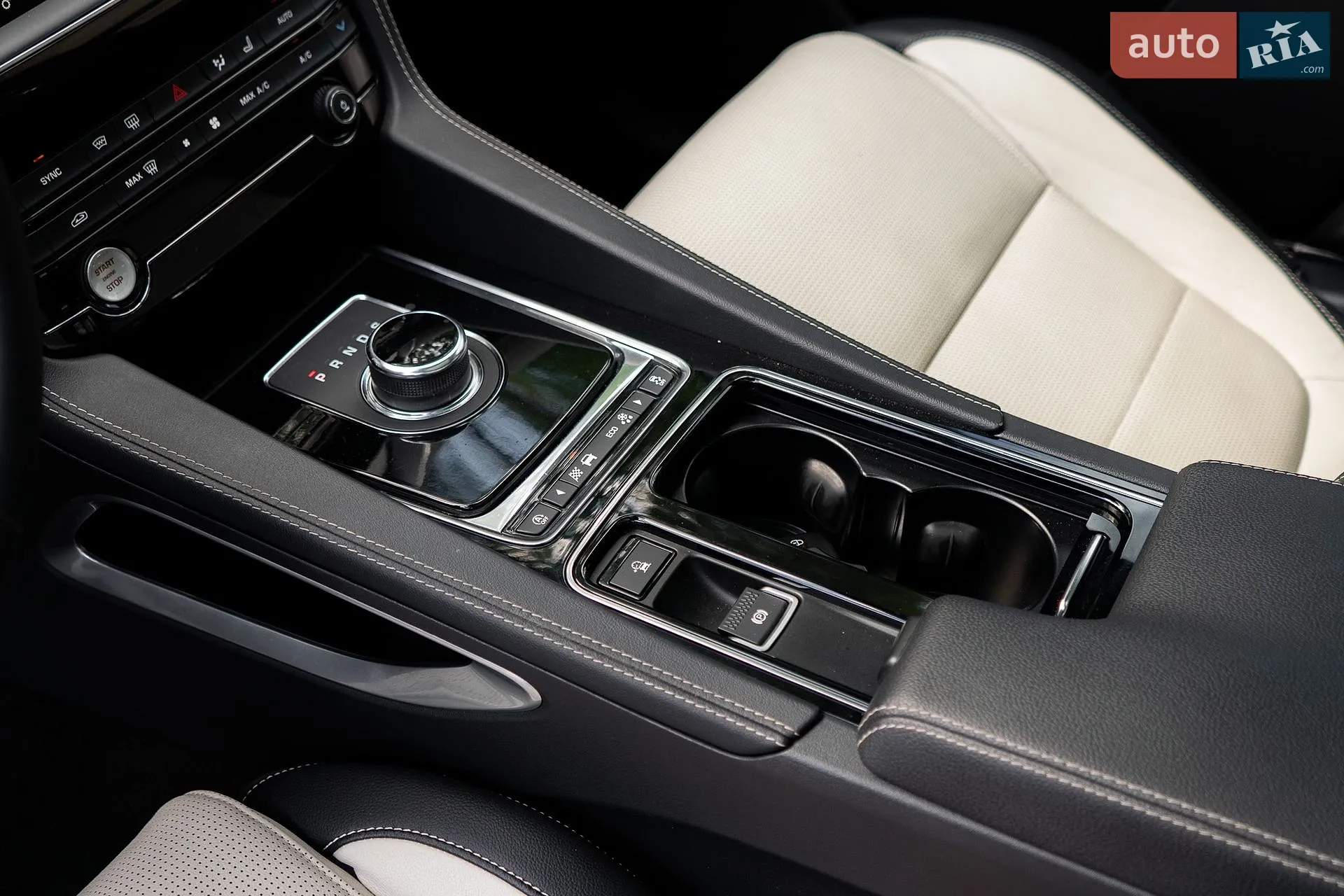 2019 Jaguar F-Pace - мініатюра 23