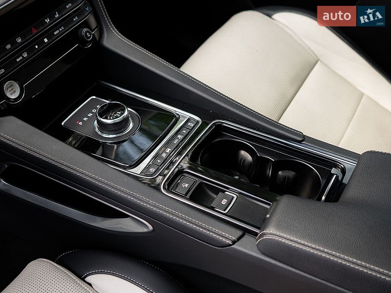 Внедорожник / Кроссовер Jaguar F-Pace 2019 в Киеве