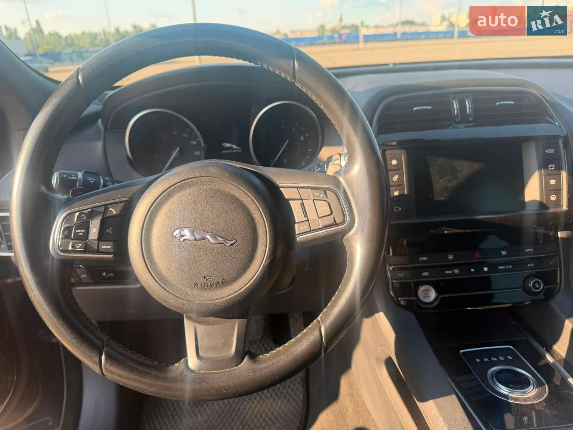 2017 Jaguar F-Pace - мініатюра 8