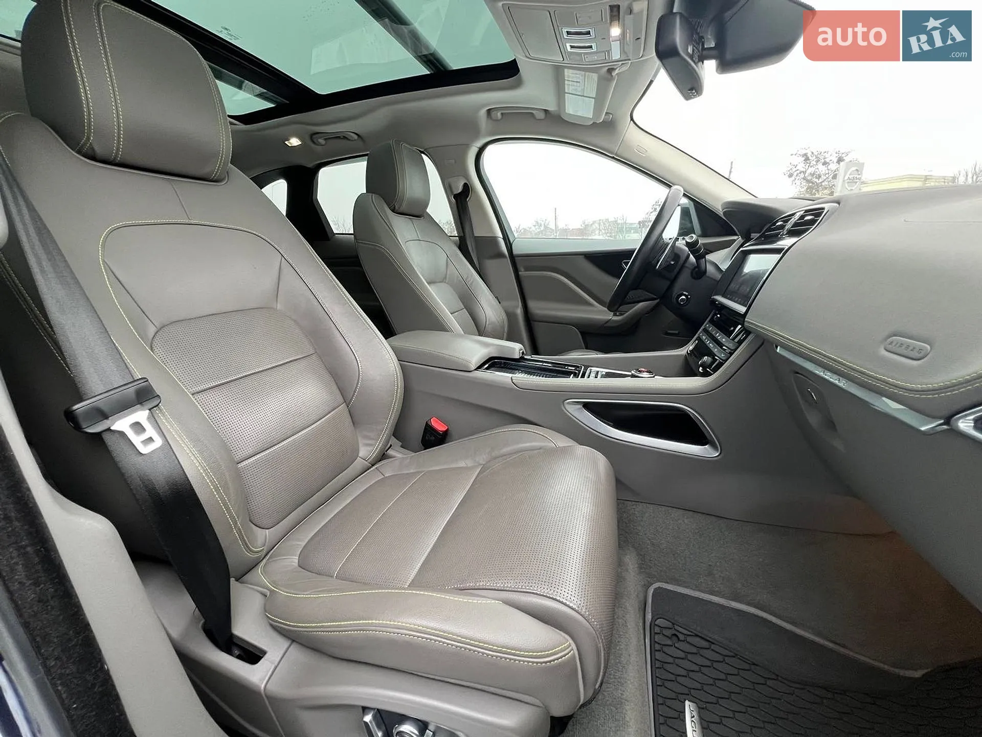 2017 Jaguar F-Pace - мініатюра 16