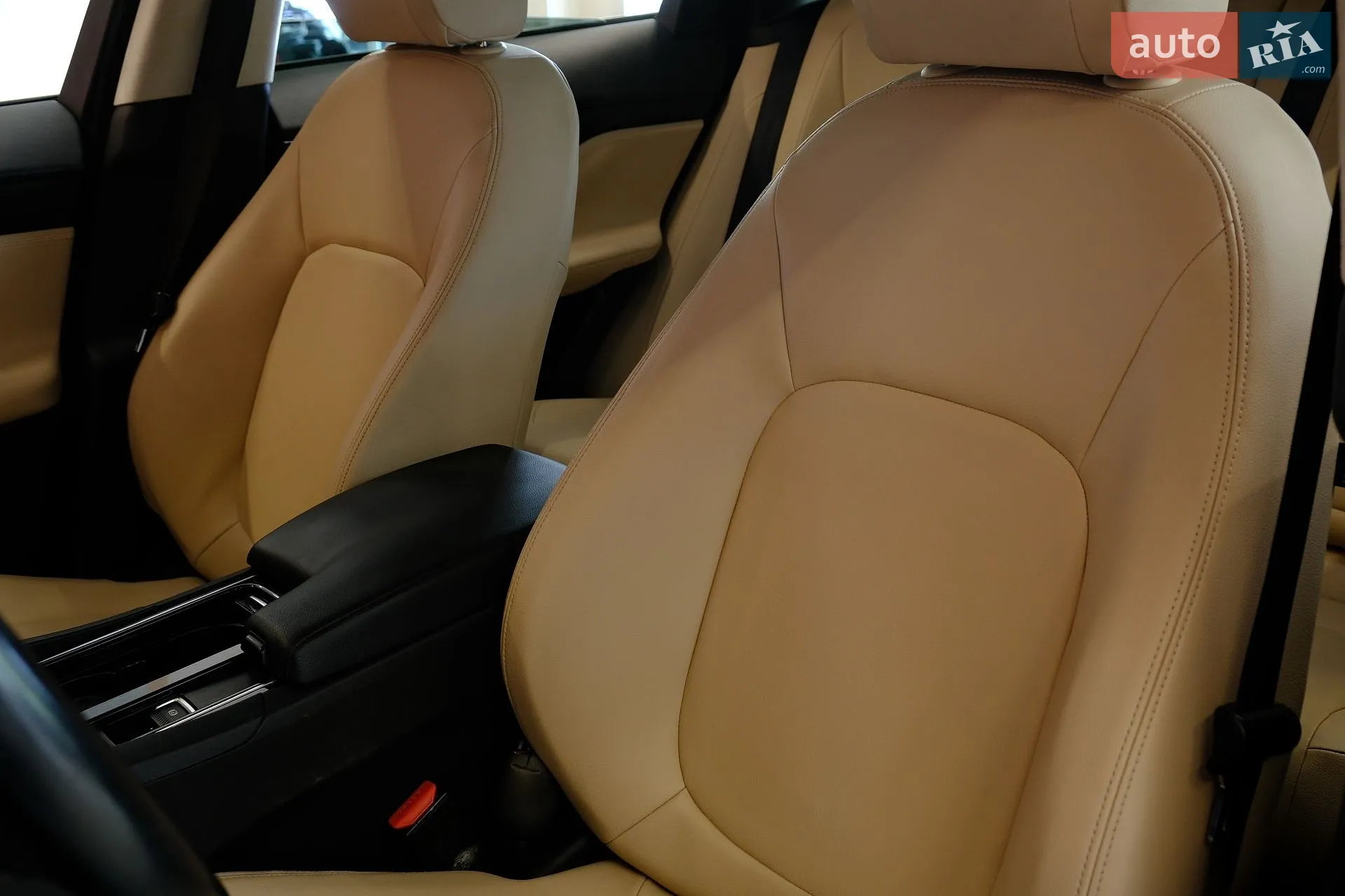 2018 Jaguar F-Pace - мініатюра 27