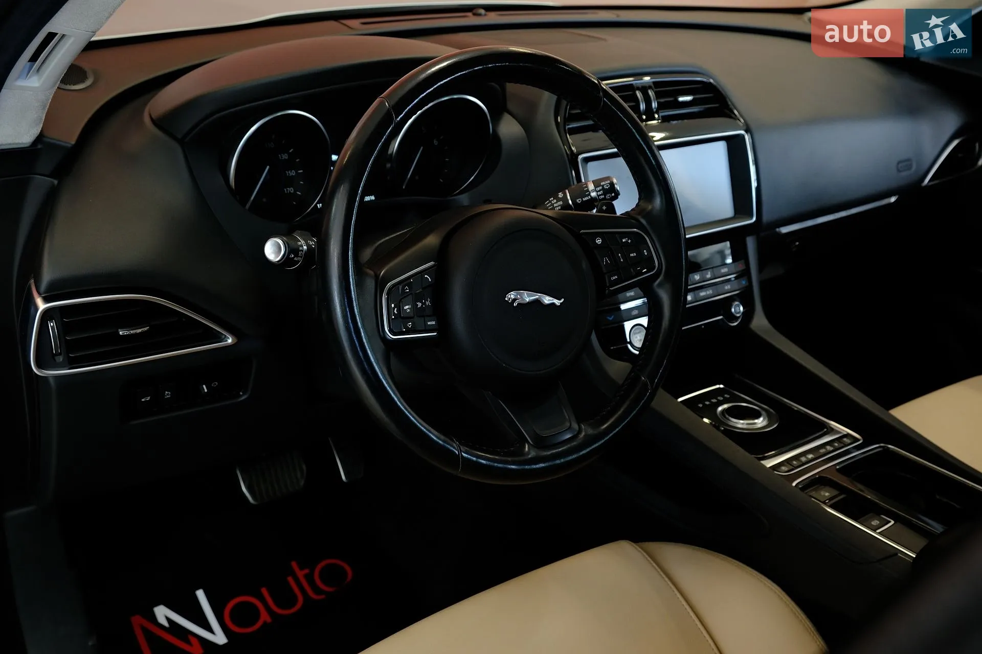 2018 Jaguar F-Pace - мініатюра 28