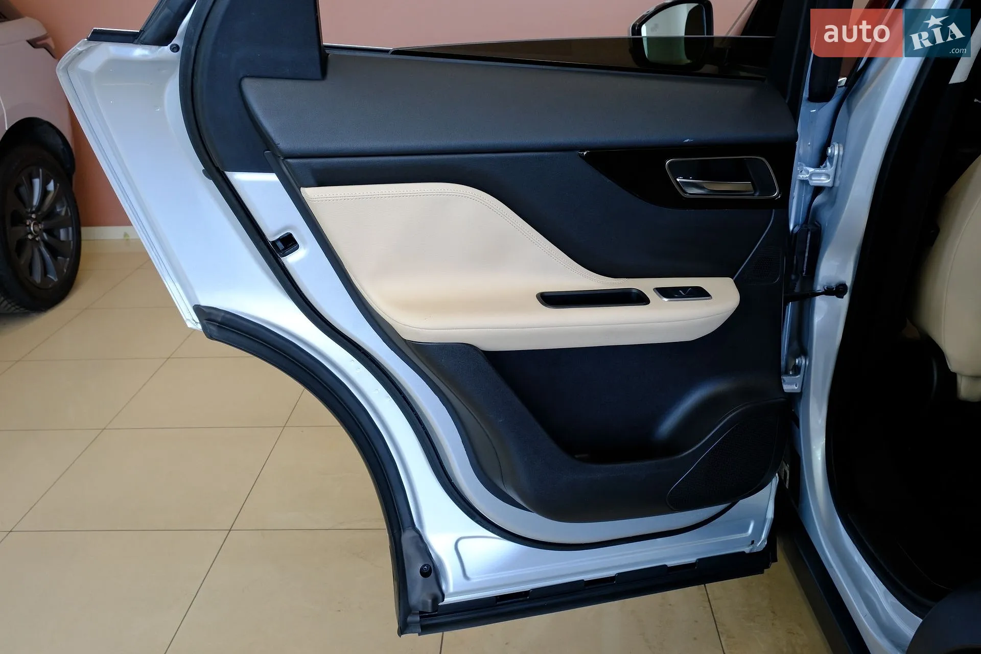 2018 Jaguar F-Pace - мініатюра 33