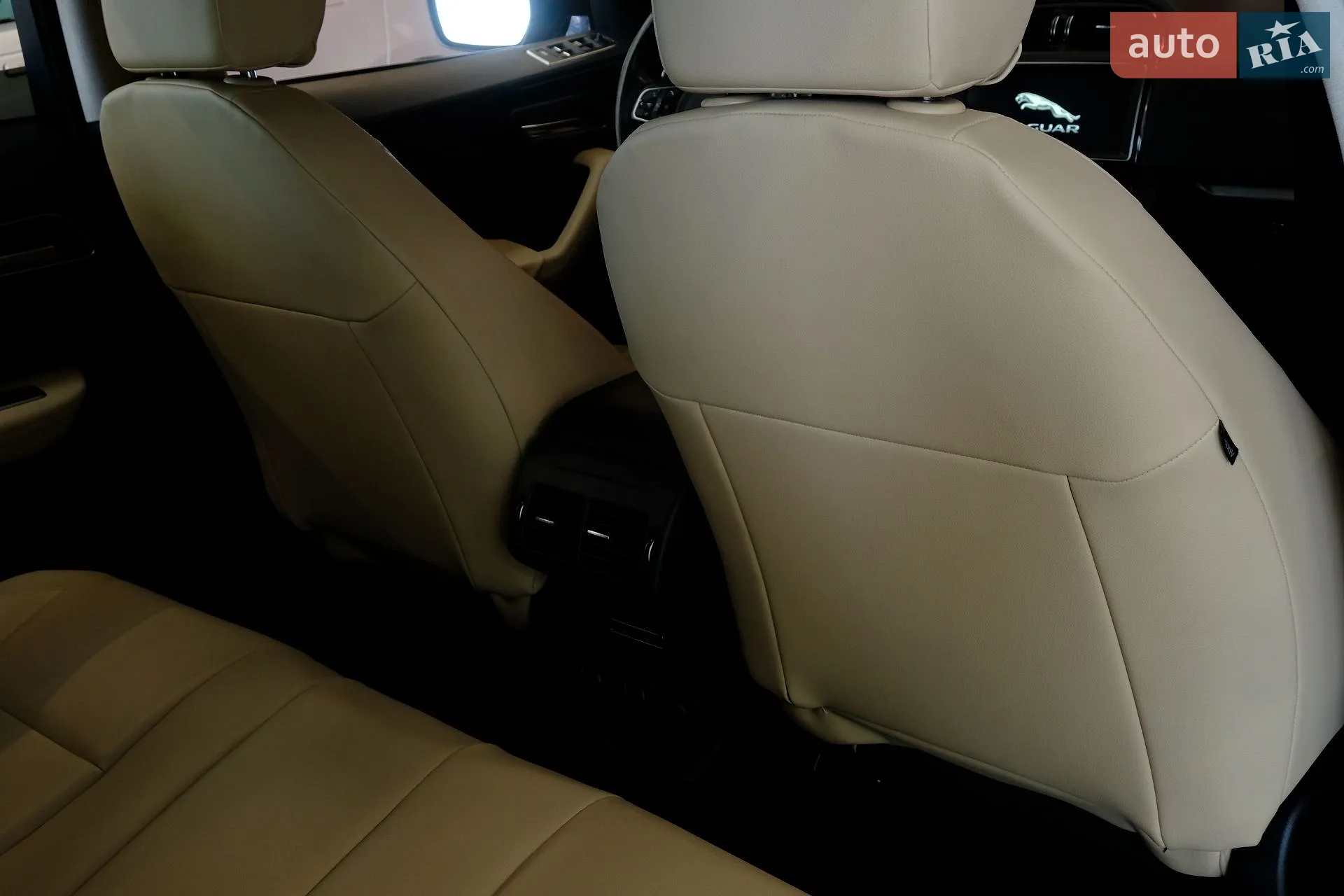 2018 Jaguar F-Pace - мініатюра 35