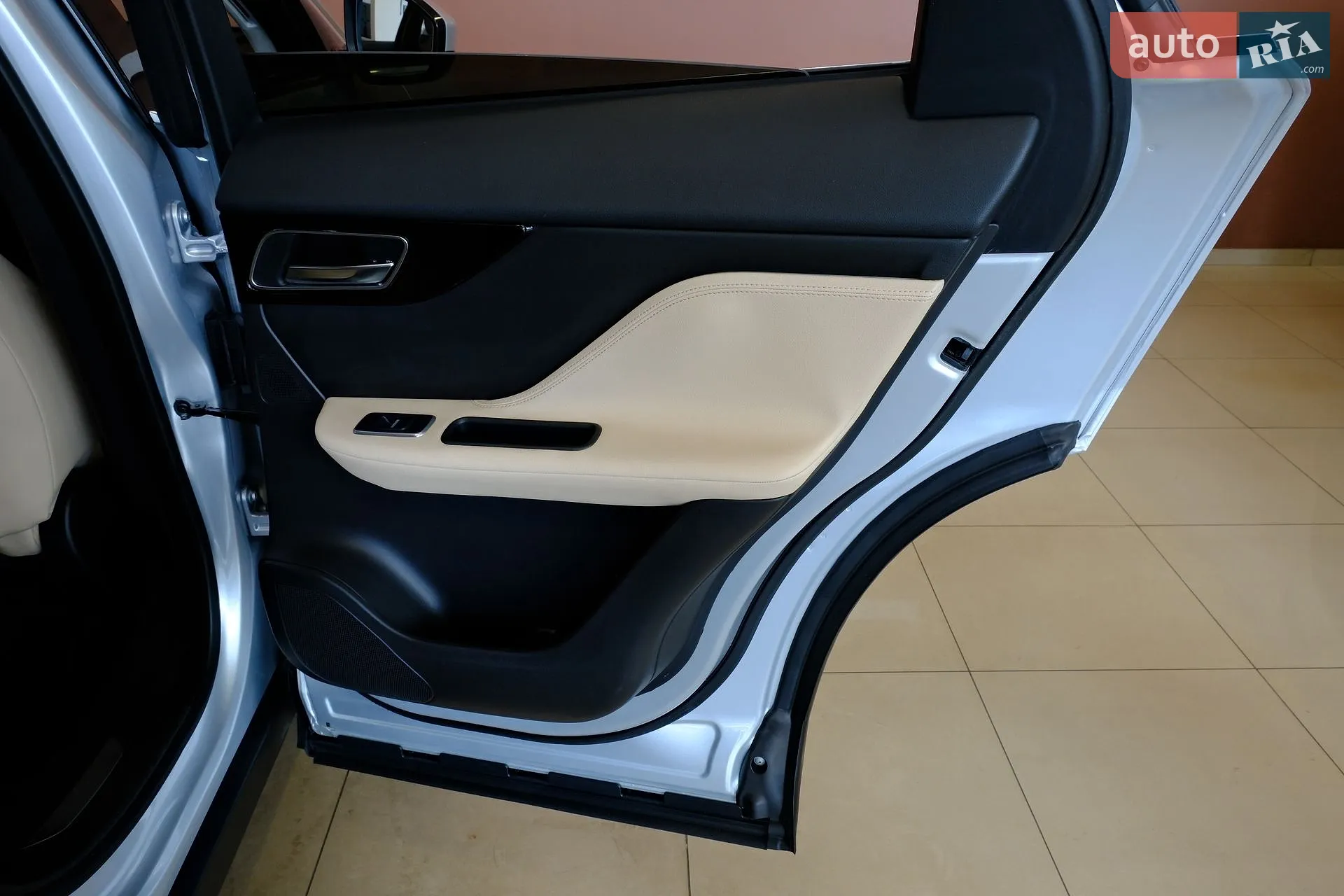 2018 Jaguar F-Pace - мініатюра 37