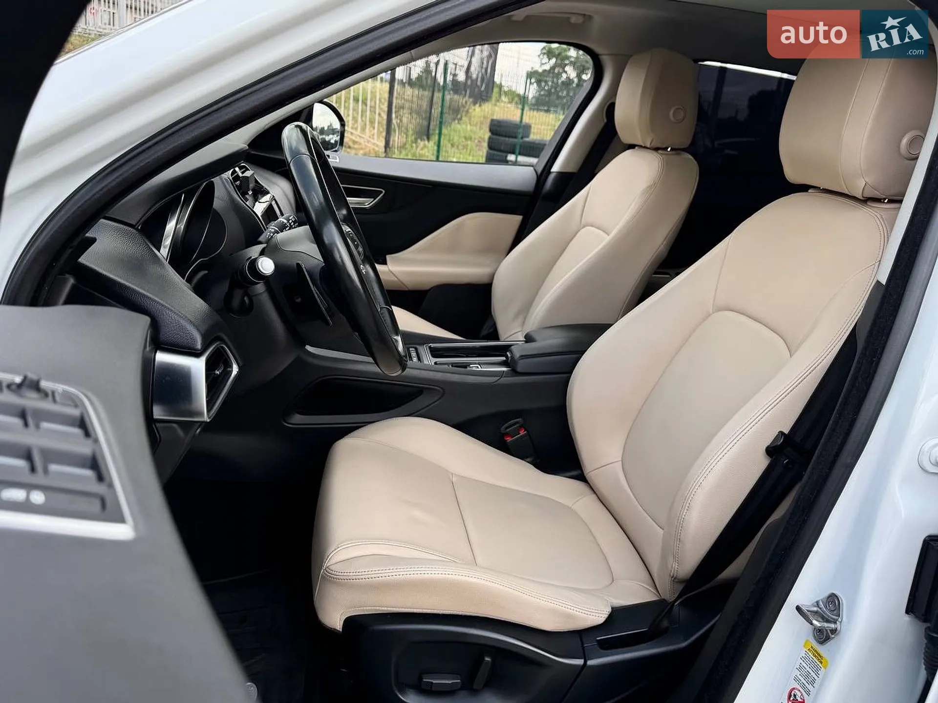 2017 Jaguar F-Pace - мініатюра 22
