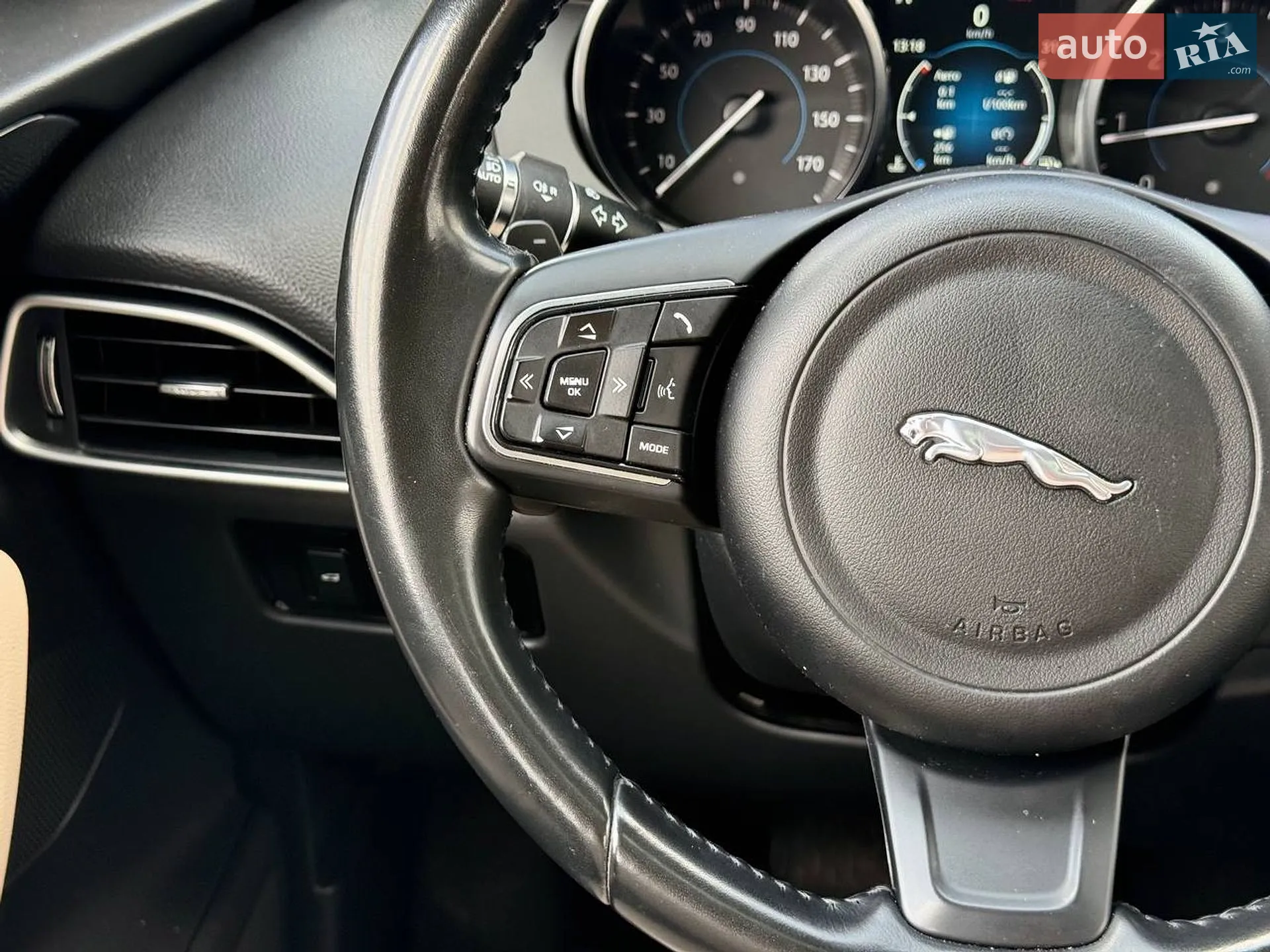 2017 Jaguar F-Pace - мініатюра 33