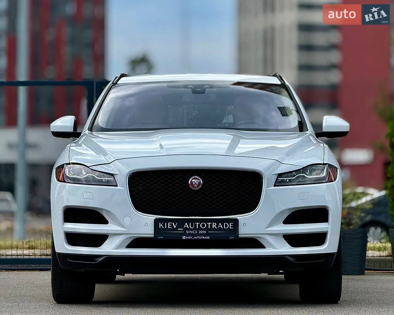 2017 Jaguar F-Pace - мініатюра 4