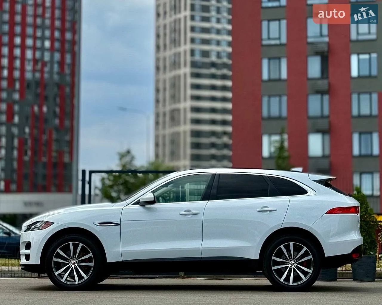 2017 Jaguar F-Pace - мініатюра 11