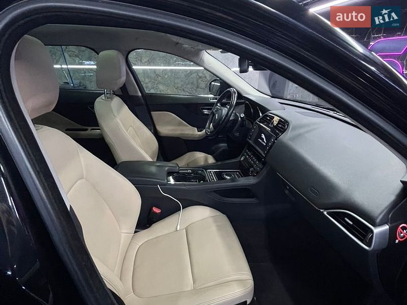 Внедорожник / Кроссовер Jaguar F-Pace 2016 в Львове фото 7 Внедорожник / Кроссовер Jaguar F-Pace 2016 в Львове