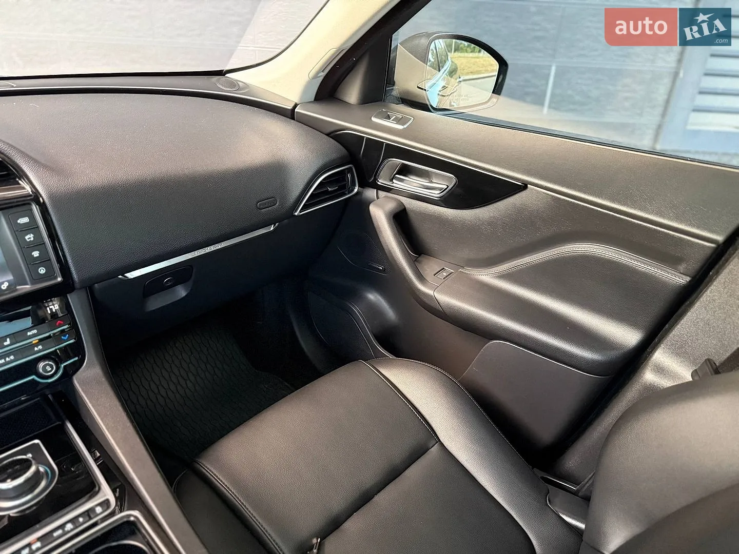 2017 Jaguar F-Pace - мініатюра 17
