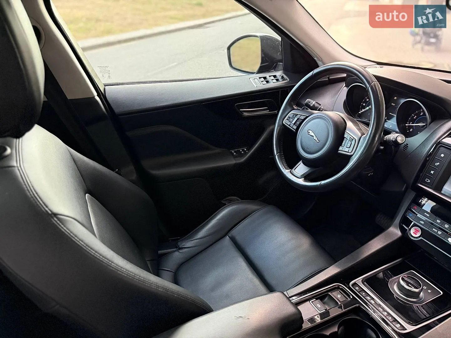 2017 Jaguar F-Pace - мініатюра 22