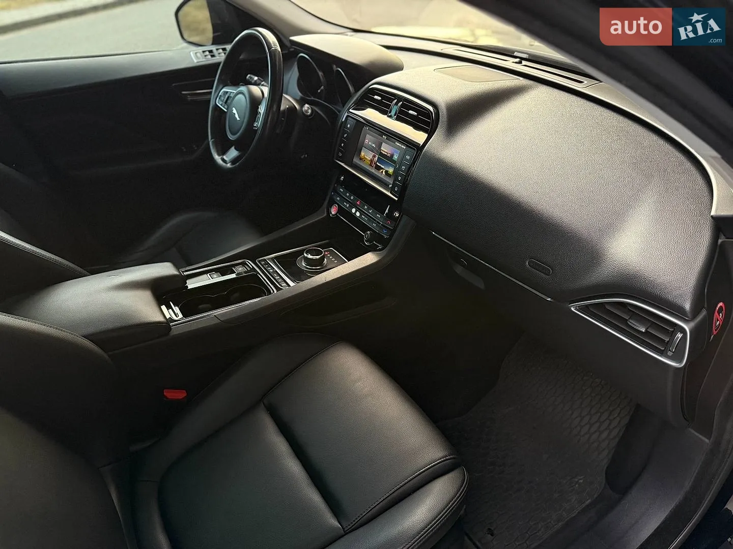 2017 Jaguar F-Pace - мініатюра 24