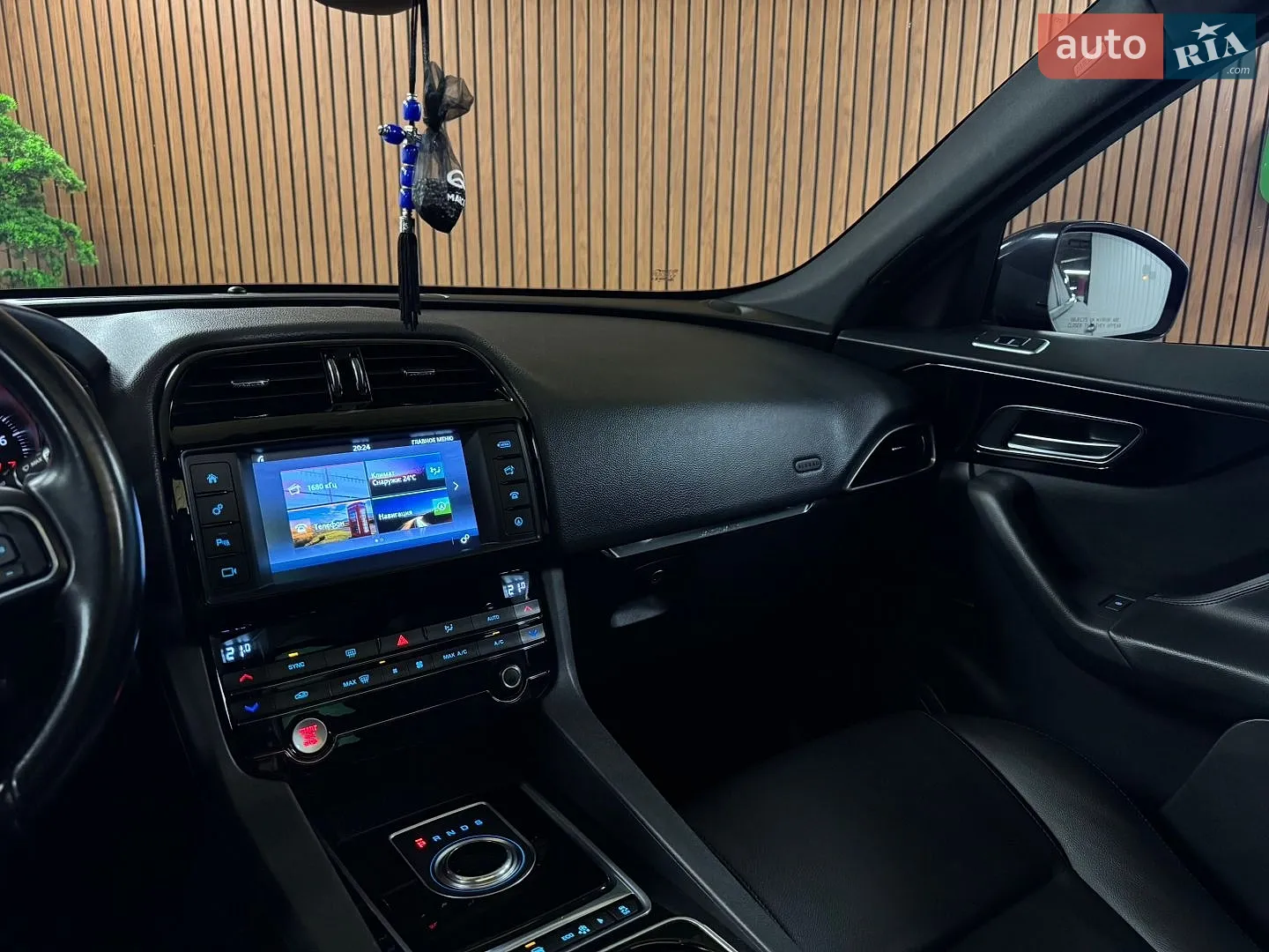 2016 Jaguar F-Pace - мініатюра 36