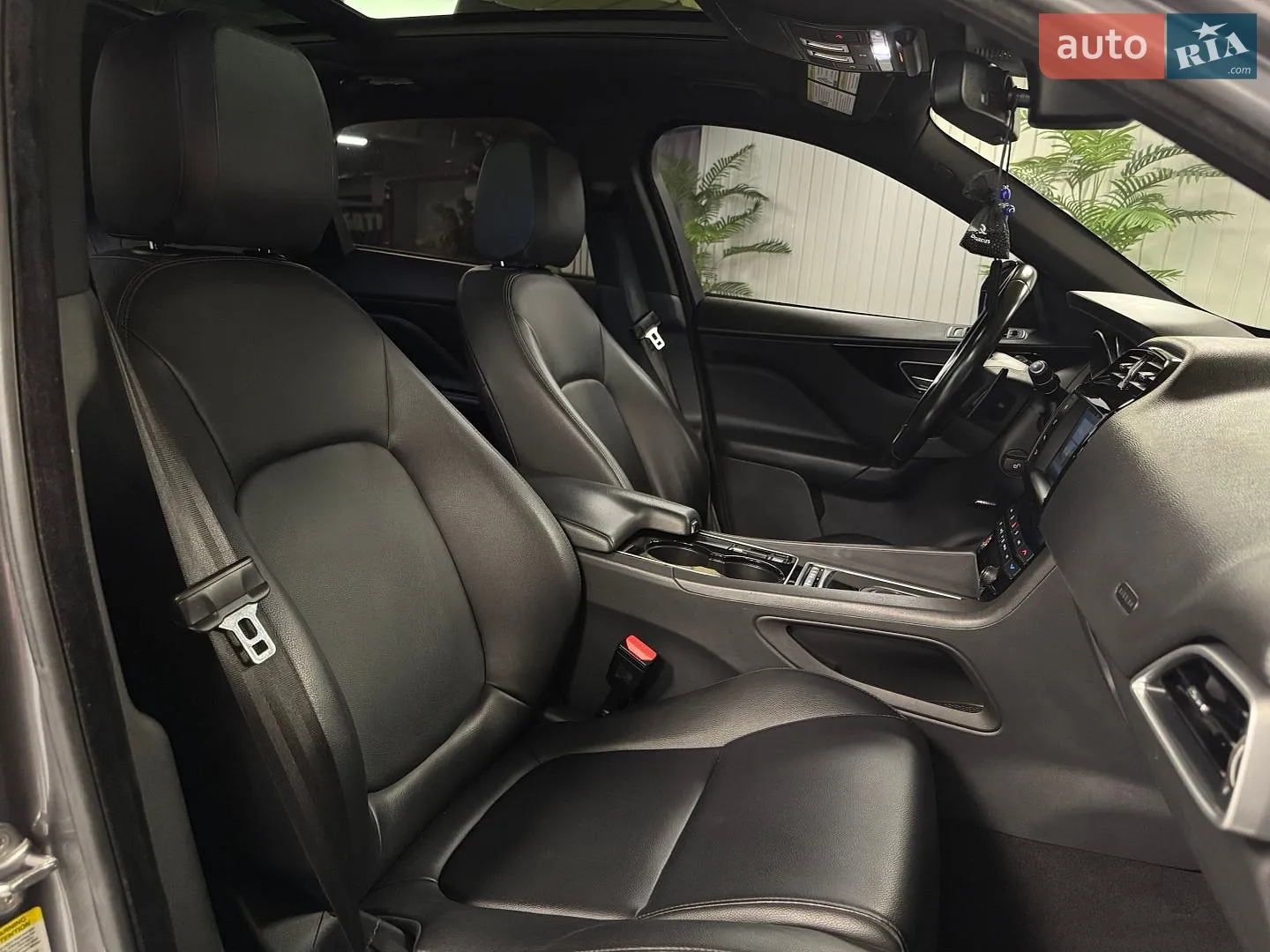 2016 Jaguar F-Pace - мініатюра 39
