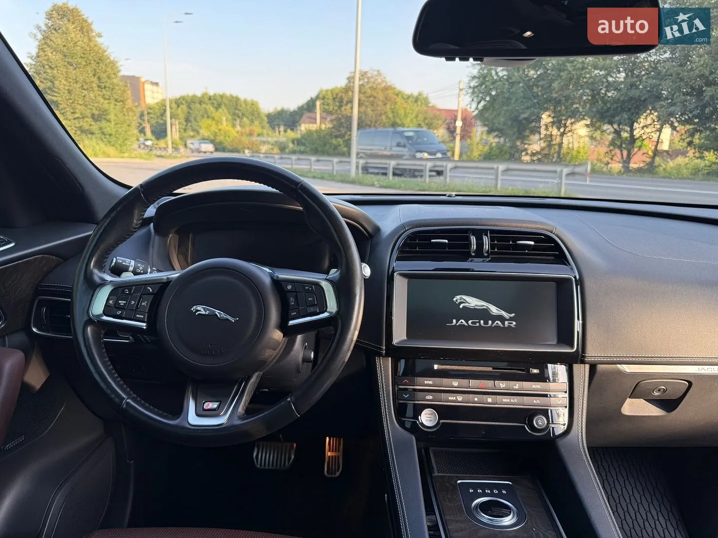 2018 Jaguar F-Pace - мініатюра 13