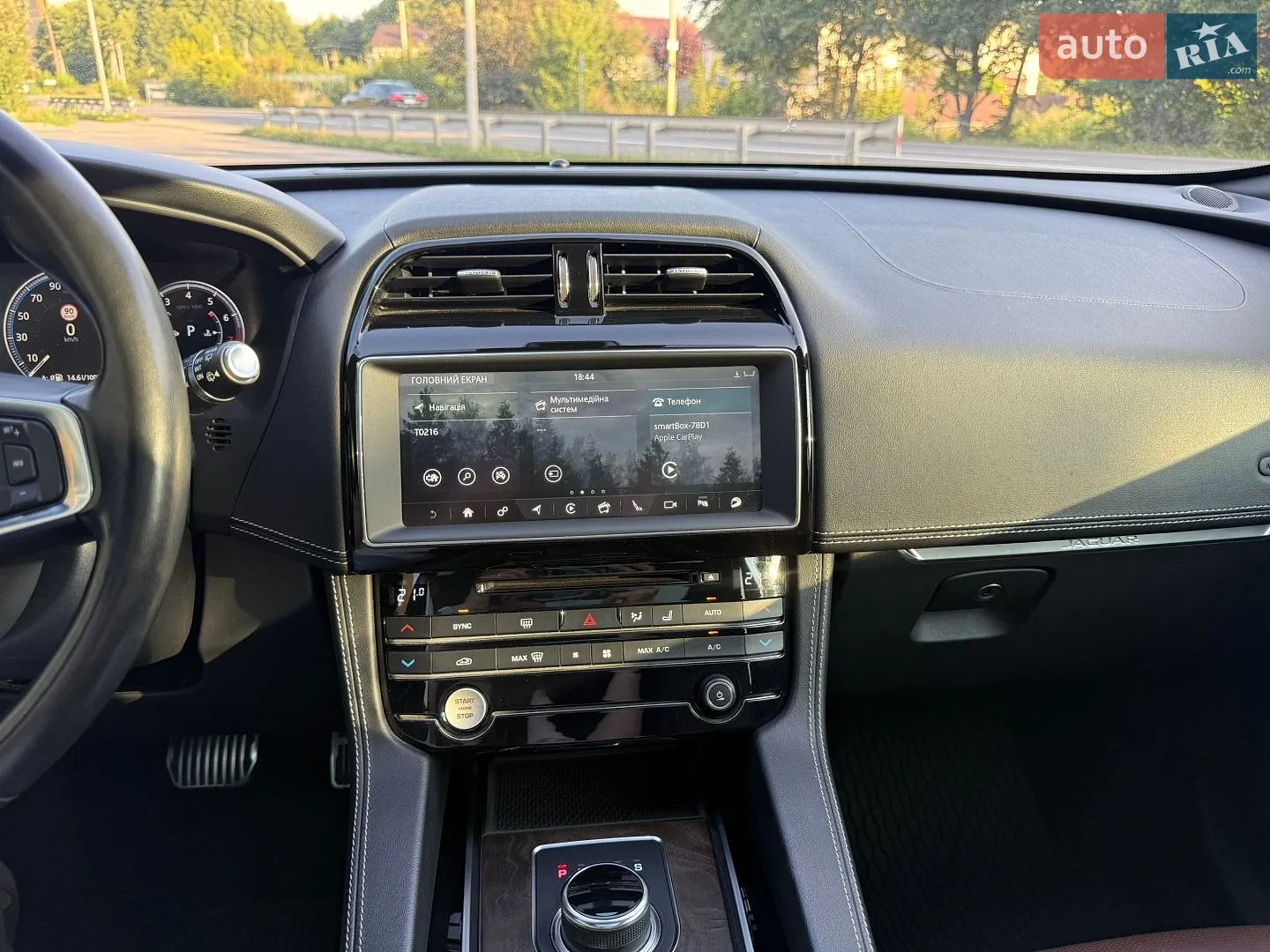 2018 Jaguar F-Pace - мініатюра 15