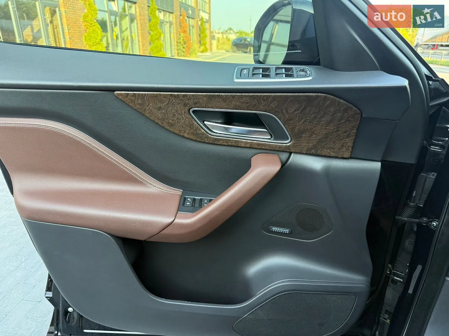 2018 Jaguar F-Pace - мініатюра 18