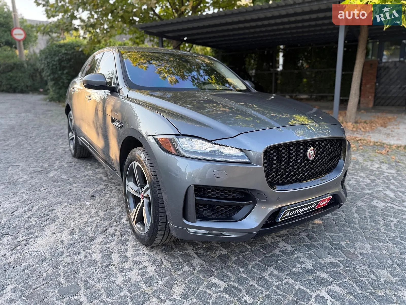 2016 Jaguar F-Pace - мініатюра 3