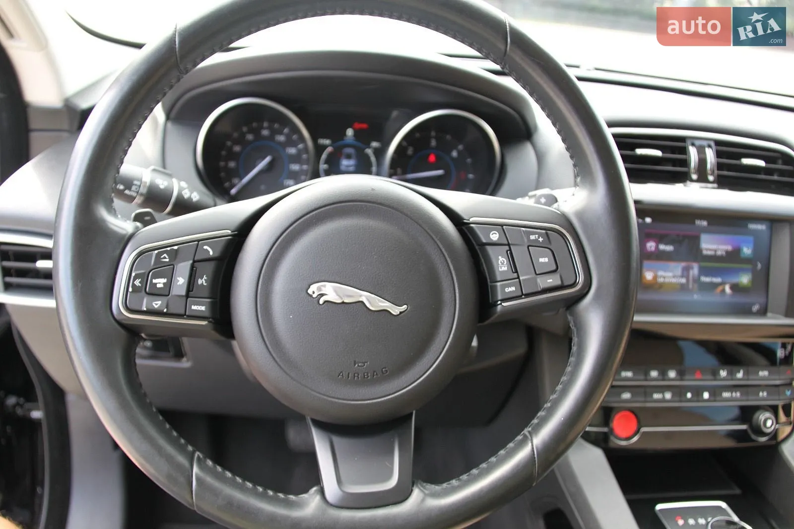 2016 Jaguar F-Pace - мініатюра 21