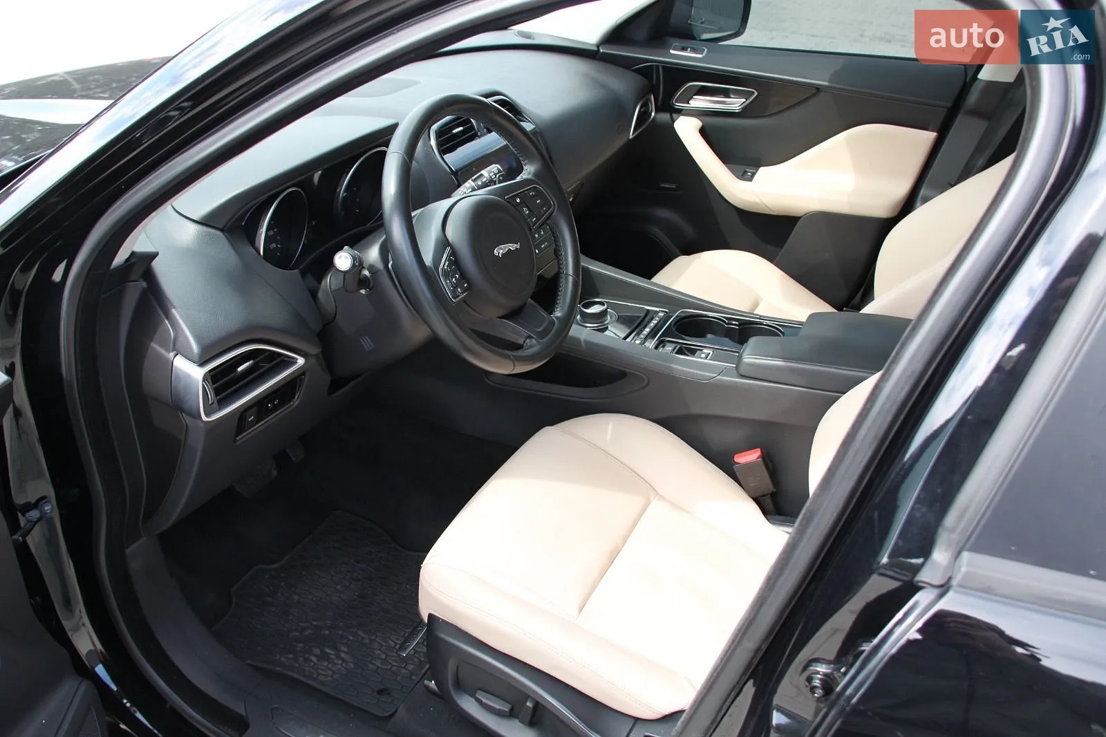 2016 Jaguar F-Pace - мініатюра 20